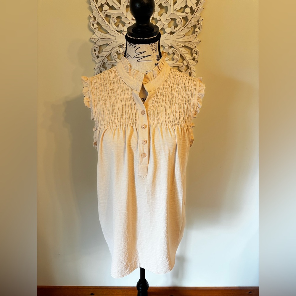 Cream Sleeveless Top Size Medium